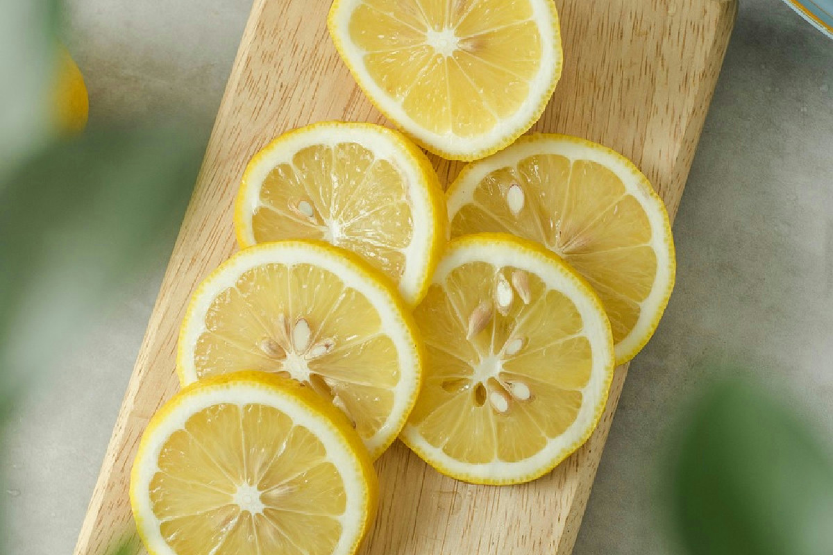 Scelta del fertilizzante perfetto per limoni per ottenere fioriture abbondanti e di qualità superiore